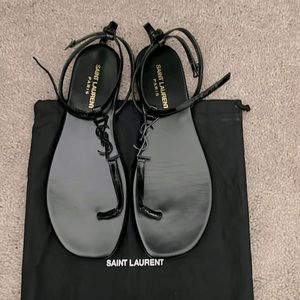YSL SAINT LAURENT Cassandra flat sandal